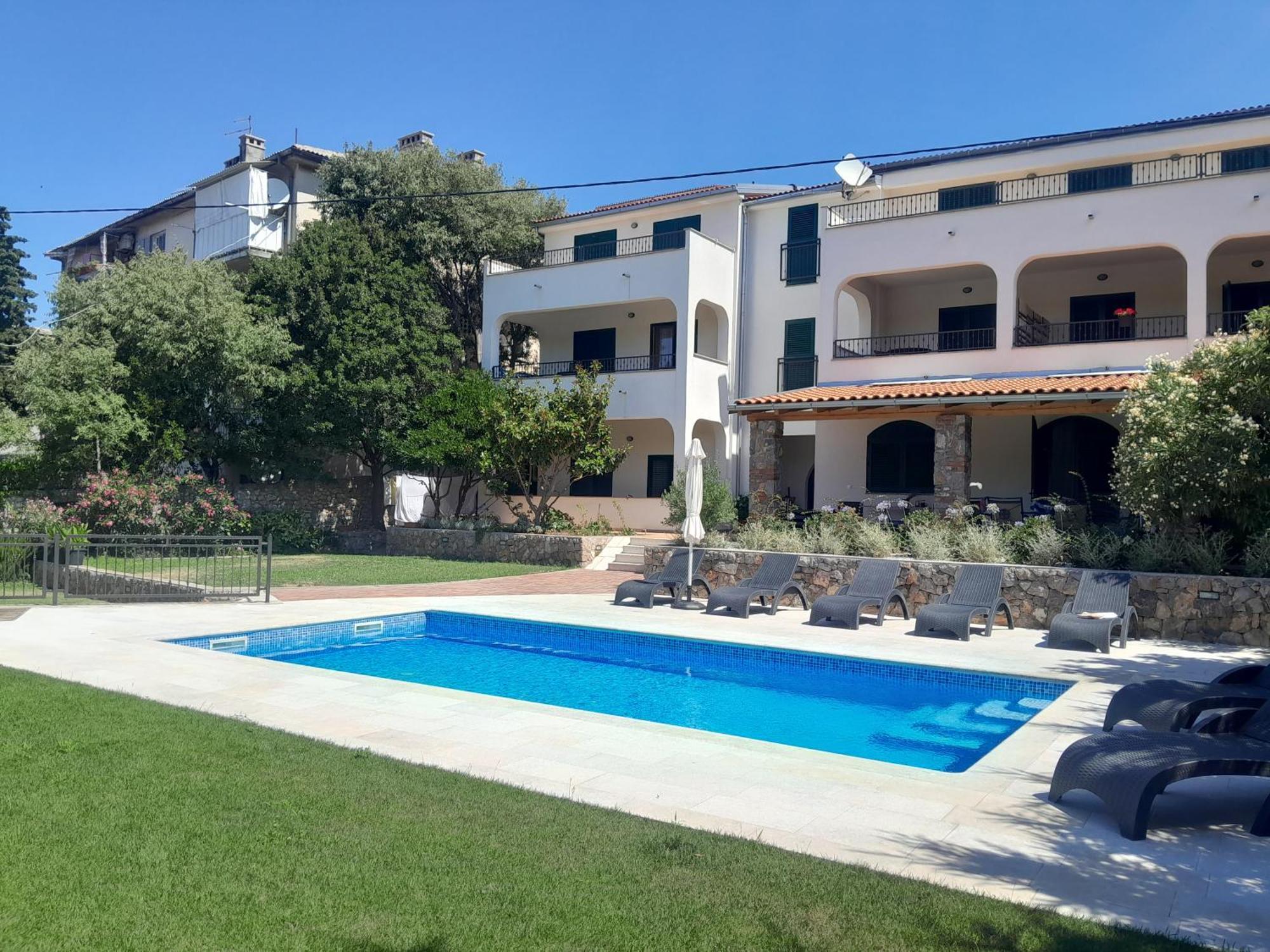 Guesthouse Ruza - Apartments Сен Екстериор снимка